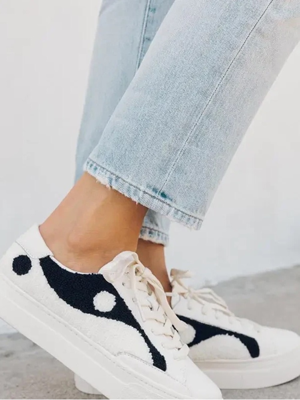 Soludos Cream and Black Low-Top Sneakers